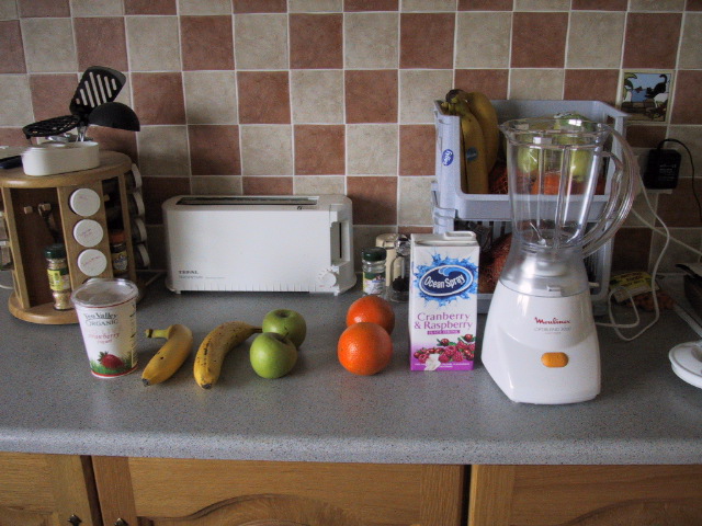 Fruit smoothie take 4: 2 {bananas,apples,oranges}, strawberry yoghurt.  no cran-raspberry juice but some spinnach and some ice cubes to cool it down again.