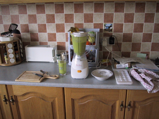 End result - mostly taste the bananas with an aftertaste of orange and apple.