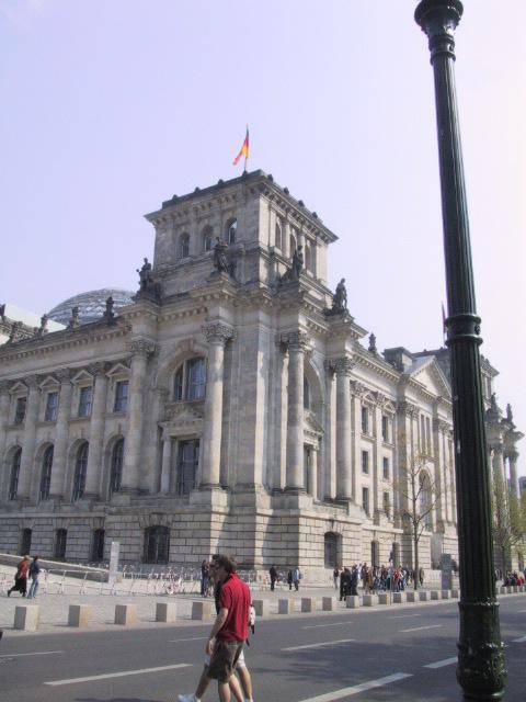 Walking up to the Reichstag.