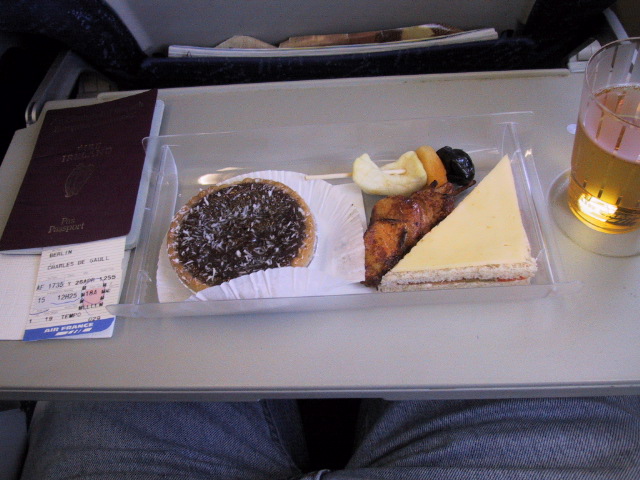 Lunch on the air france flight from berlin to paris.